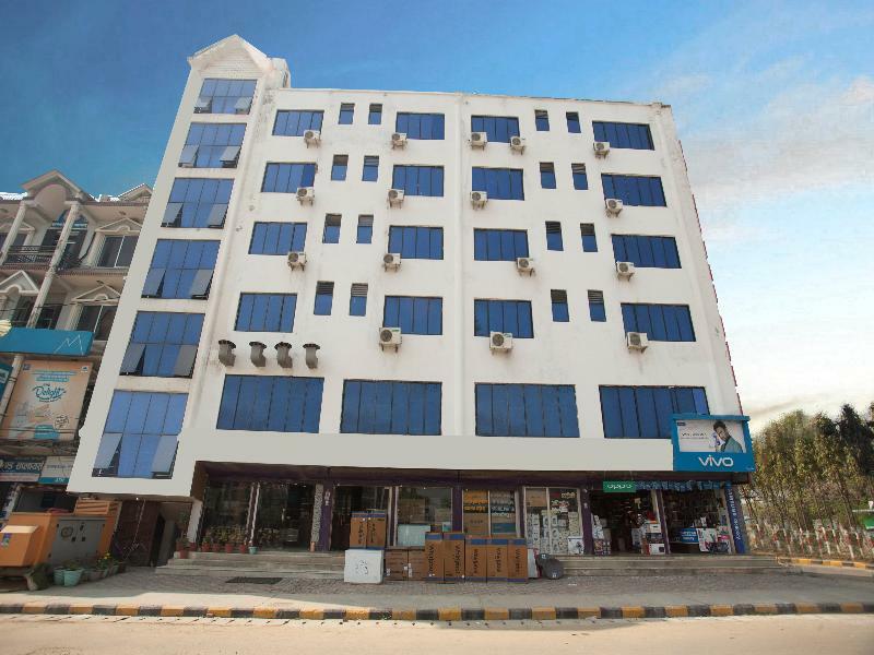 Oyo 343 Pop Life Hotel Banke Exterior foto
