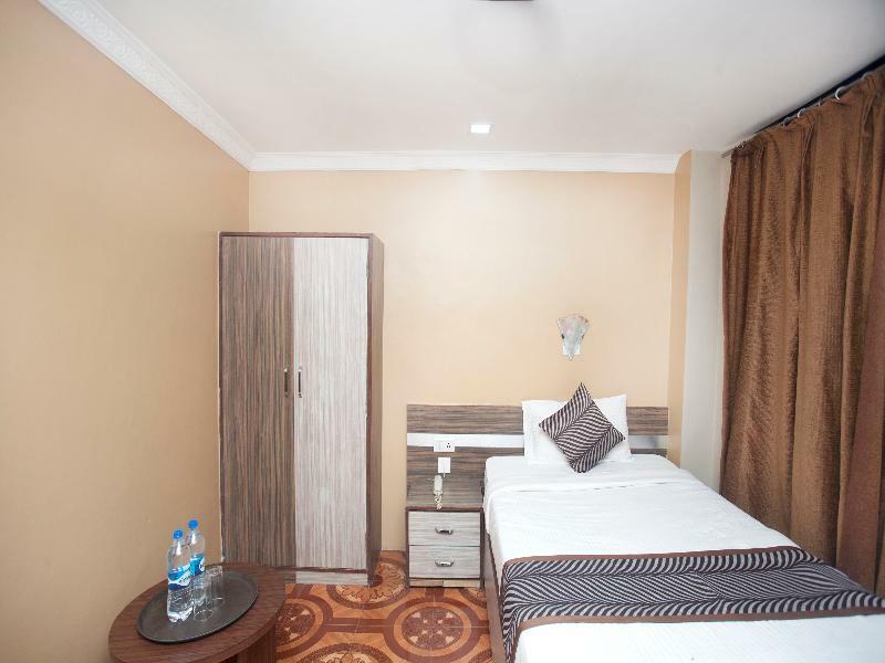 Oyo 343 Pop Life Hotel Banke Exterior foto